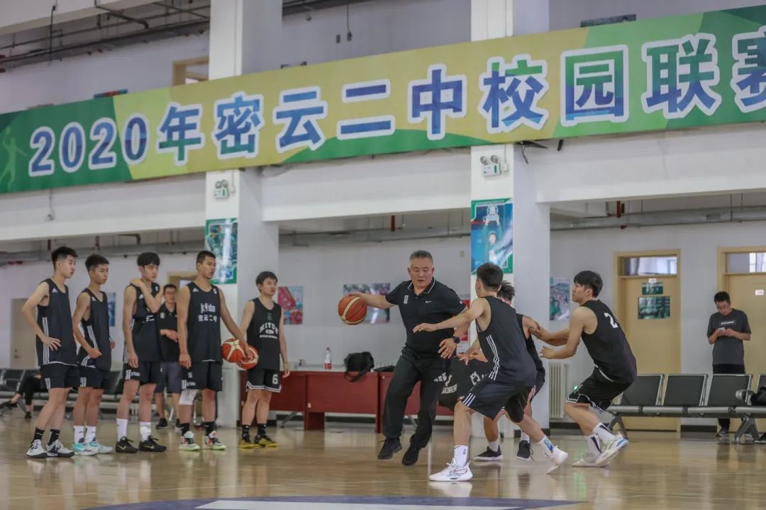 哪里有介绍篮球助理教练职责的文章_1