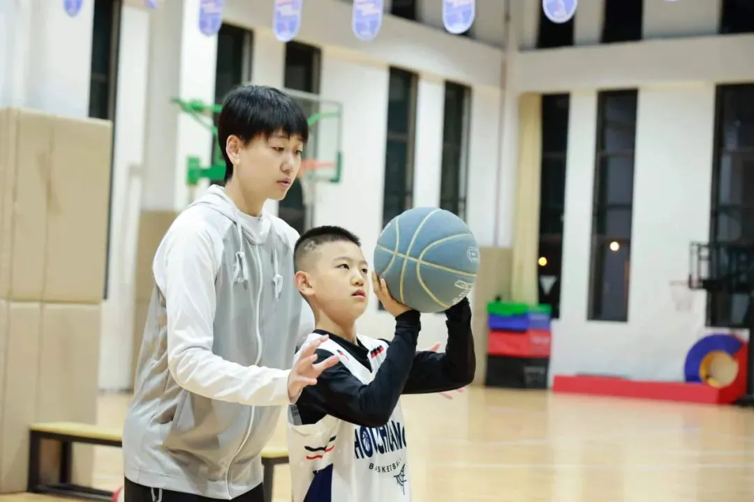 篮球基本功训练顺序口诀是什么_0
